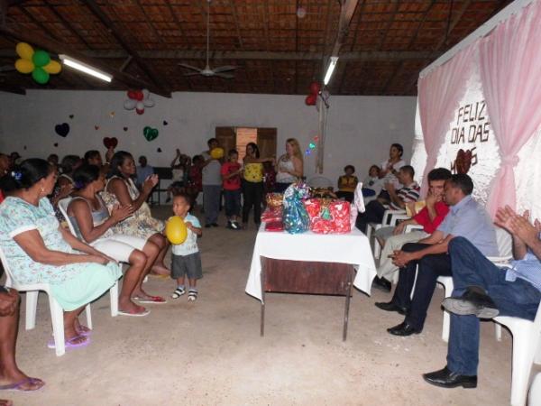 Associa&ccedil;&atilde;o dos Moradores do Bairro Irapu&aacute; II fez festa em homenagem &agrave;s m&atilde;es(Imagem:FlorianoNews)