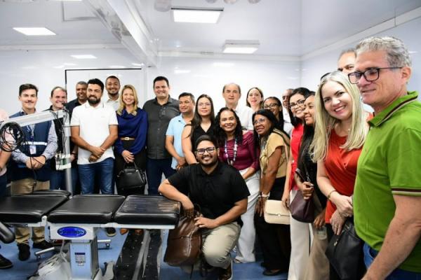 Gestores da regi&atilde;o visitam servi&ccedil;os da Carreta da Oftalmologia em Floriano.(Imagem:Secom)