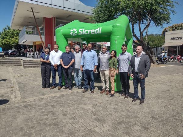 Sicredi inaugura rel&oacute;gio digital em Floriano.(Imagem:FlorianoNews)