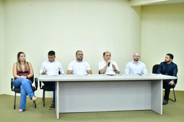 Prefeito de Floriano se re&uacute;ne com agentes de sa&uacute;de e de endemias para discutir melhorias para a categoria(Imagem:Secom)