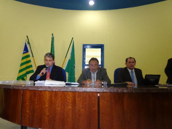 Sessão ordinária é marcada por discussão de Projetos sobre transporte e educação de Floriano.(Imagem:FlorianoNews)