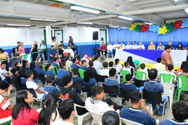 SEMED Floriano realiza entrega de livros e materiais permanentes para a Escola Raimundinha Carvalho(Imagem:Secom)