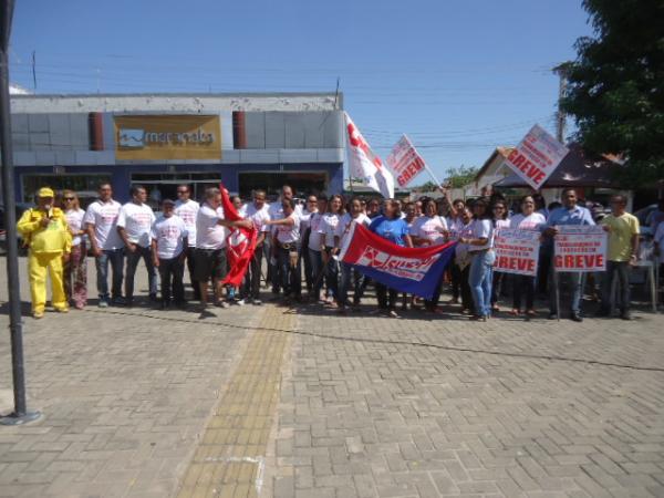 Sem acordo com o governo, greve dos professores é mantida em Floriano