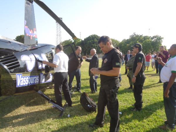 Pol&iacute;cia apura pouso de helic&oacute;ptero no Est&aacute;dio Tiber&atilde;o, em Floriano.(Imagem:FlorianoNews)
