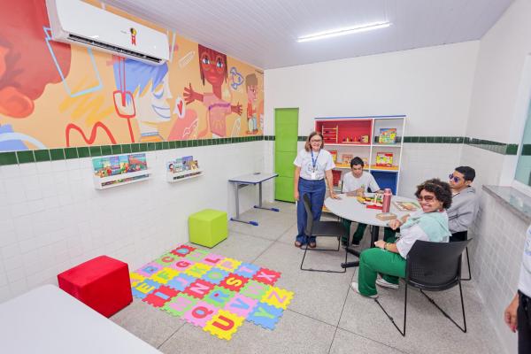 Ao inaugurar reforma de escola em Teresina, Rafael Fonteles destaca universaliza&ccedil;&atilde;o do ensino integral e profissional no Piau&iacute;(Imagem:Gabriel Paulino)