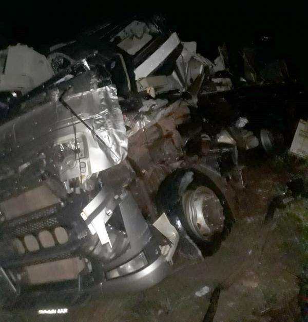 Colisão entre carreta e ônibus deixa uma pessoa morta e 7 feridas em Uruçuí, no Sul do Piauí