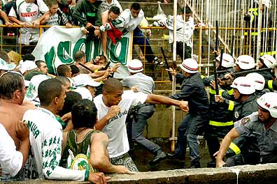 Palmeiras leva pena pesada do STJD por confusão em Recife