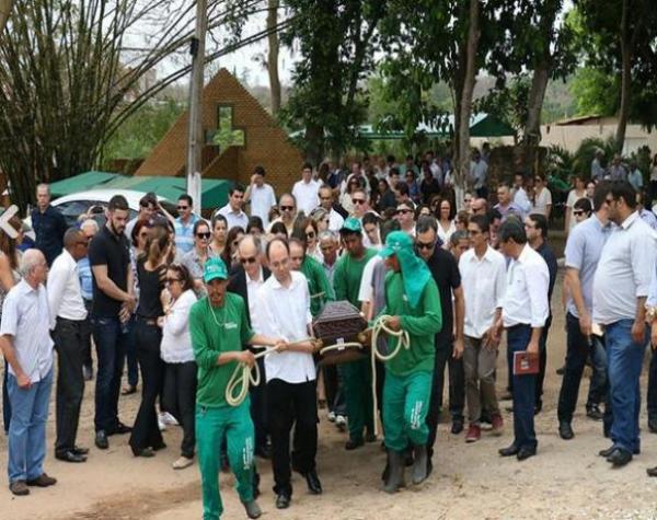 Vel&oacute;rio de Luc&iacute;dio Portella re&uacute;ne fam&iacute;lia e autoridades na Assembleia Legislativa.(Imagem:Cidadeverde.com)