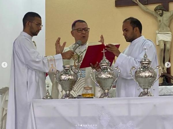 Diocese de Floriano celebra Missa dos Santos &Oacute;leos com presen&ccedil;a de Bispo e padres.(Imagem:Reprodu&ccedil;&atilde;o/Instagram)