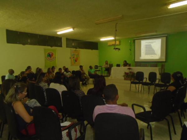 Profissionais de sa&uacute;de recebem treinamento sobre monitoramento da Febre Amarela.(Imagem:FlorianoNews)