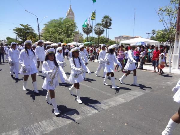 Floriano comemorou o Dia da P&aacute;tria com desfile c&iacute;vico.(Imagem:FlorianoNews)
