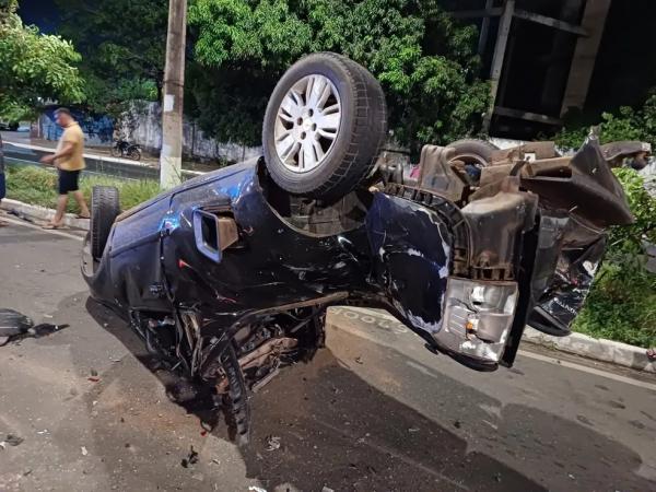 Motorista fica gravemente ferido após capotar carro durante colisão na BR-316, em Teresina