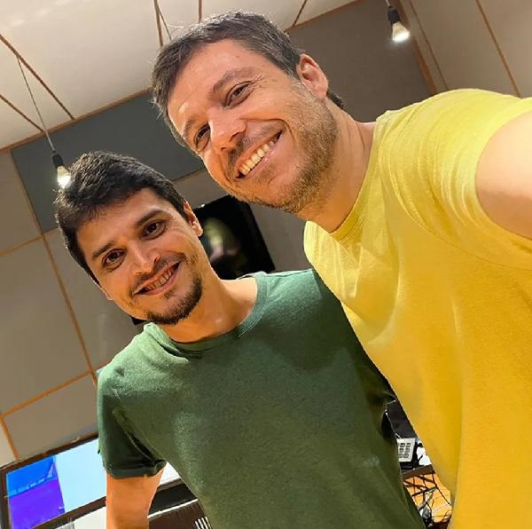 Vinicius Castro busca a maestria de Chico Buarque em "A atriz", single com João Cavalcanti
