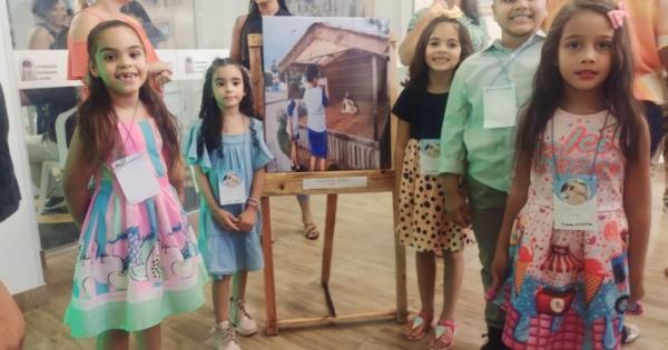 Exposição "Retratos do Cotidiano" revela o olhar de crianças sobre a cidade de Floriano