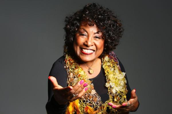 Seis e Meia homenageia as mulheres com show de Rosa Marya Colin