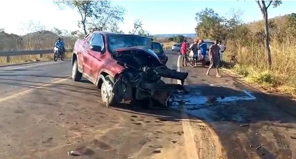 Homem morre e casal fica ferido durante colisão entre dois carros no Sul do Piauí