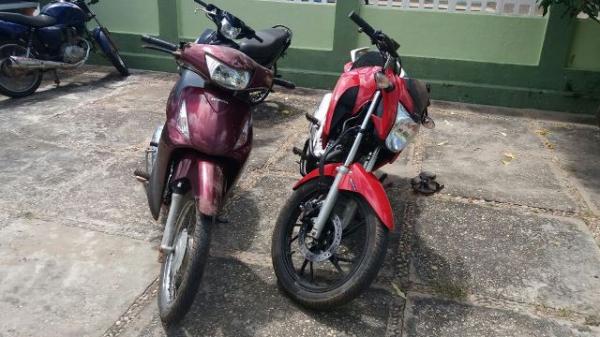 Dupla abandona motos roubadas ao avistar viatura da PM em Floriano