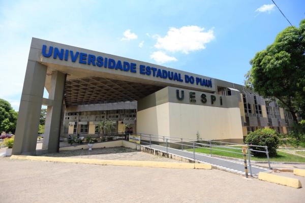 UESPI abre inscrições de 99 vagas para edital de professor formador