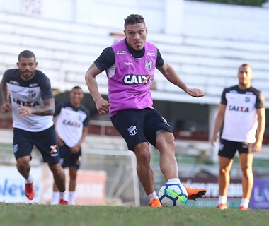 Ceará e Atlético-MG se encaram com ânimos opostos