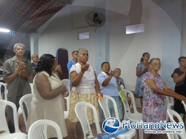 Fi&eacute;is participam da Vig&iacute;lia Pascal em Floriano.(Imagem:FlorianoNews)