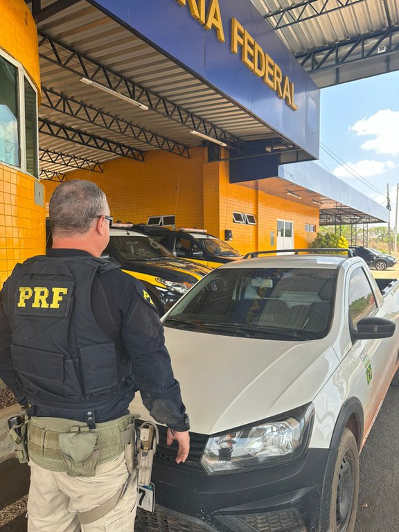 PRF recupera veículo com registro de furto durante fiscalização em Floriano