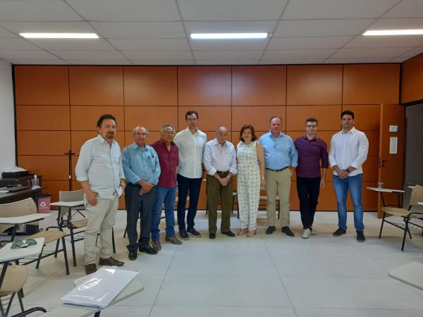 CDL, SICOMFLOR e Associação Comercial visitam presidente do Sebrae para discutir campanha