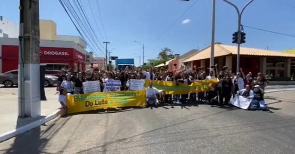  Em Parna&iacute;ba, a manifesta&ccedil;&atilde;o aconteceu na rotat&oacute;ria das avenidas S&atilde;o Sebasti&atilde;o e Pinheiro Machado.(Imagem:Tiago Mendes/TV Clube )