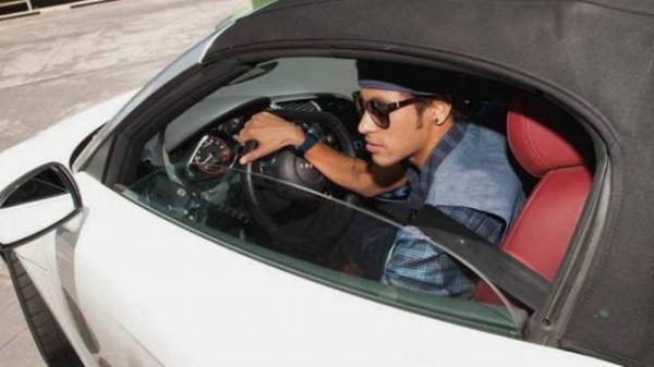  Neymar a bordo de um Audi R8 Spyder.(Imagem:Marcelo Spatafora / Divulga&ccedil;&atilde;o  )