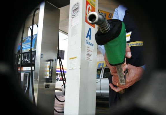 Gasolina sobe em 11 Estados e no DF após Petrobras revisar preço