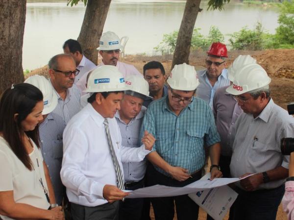 Dívida bilionária 'asfixia' Agespisa e impede investimentos, diz governador