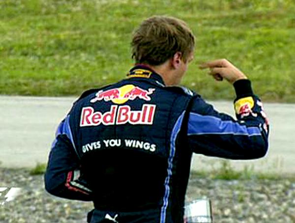 Sebastian Vettel, da RBR, chama Mark Webber de maluco ap&oacute;s o acidente(Imagem:Foto: reprodu&ccedil;&atilde;o Rede Globo)