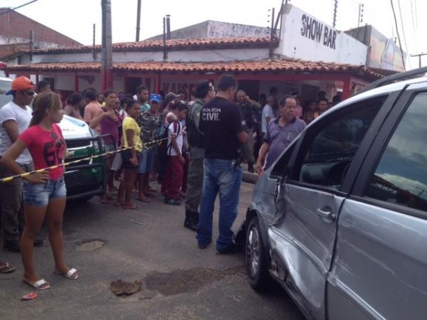 Mulher que pilotava a moto teve f&ecirc;mur quebrado.(Imagem:Catarina Costa / G1)