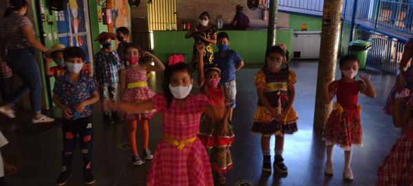 Escola Pequeno Pr&iacute;ncipe realiza Festa Junina.(Imagem:FlorianoNews)