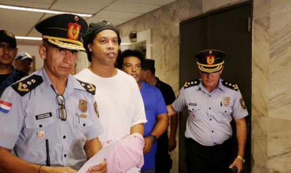 Juiz do Paraguai concede prisão domiciliar a Ronaldinho Gaúcho e irmão