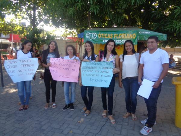 Acadêmicos realizam manifesto contra o fechamento de escolas do campo