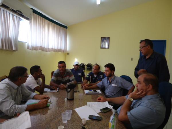 Reunião discute o cumprimento de Plano de Cargos dos Agentes de Trânsito de Floriano