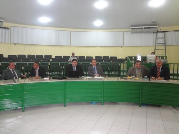 Em Sess&atilde;o Extraordin&aacute;ria, vereadores aprovam parcelamento previdenci&aacute;rio do munic&iacute;pio.(Imagem:FlorianoNews)