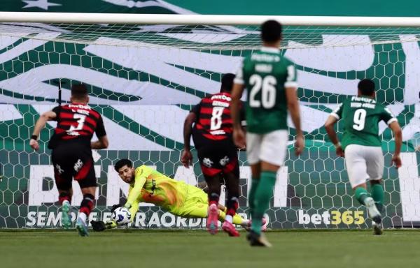 Palmeiras acumula pênaltis perdidos em jogos decisivos do ano e liga alerta: "Não há desculpas"