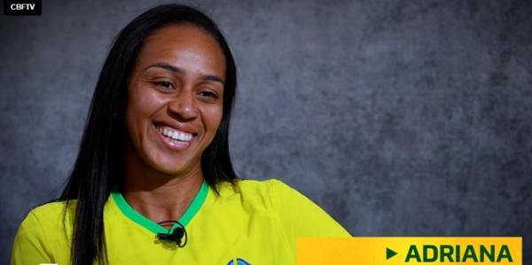 Adriana vive ânsia de estreia na Copa do Mundo e lembra trajetória com apoio da família