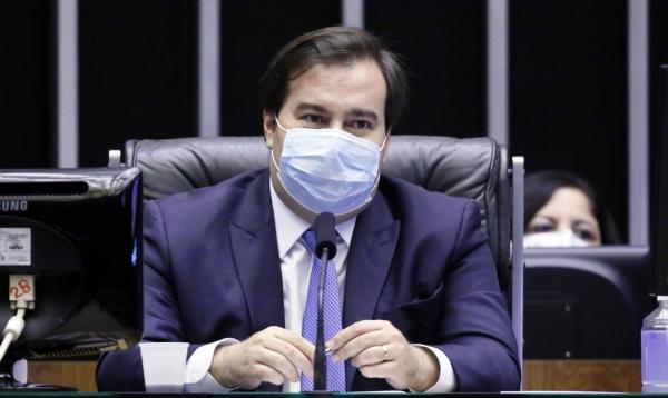 Maia defende manutenção de veto que impede reajuste a servidores