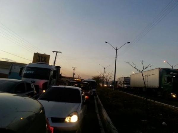 Tr&acirc;nsito ficou congestionamento na BR-316.(Imagem:Patr&iacute;cia Andrade/G1)