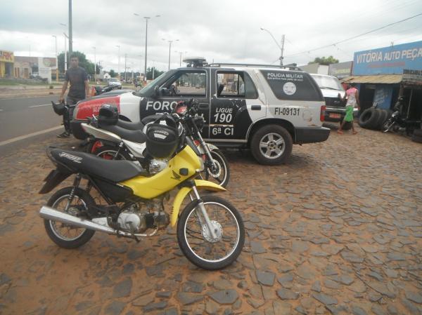 Policia Militar de S&atilde;o Jo&atilde;o dos Patos realiza blitz.(Imagem:FlorianoNews)