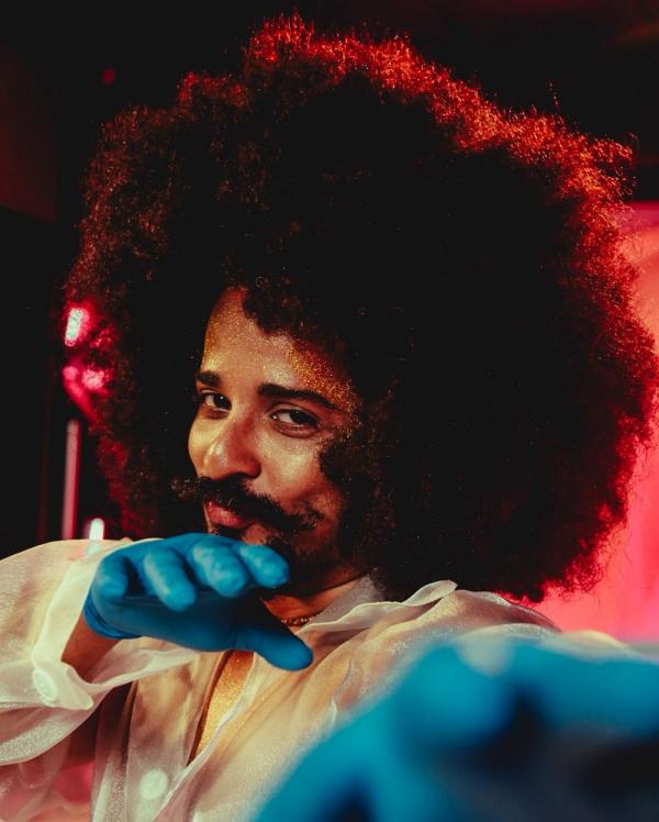 Sr. Coimbra lança faixa de estreia do EP solo "Guri do Amor", com recursos da Lei Paulo Gustavo