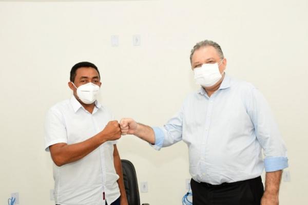 Joel e Florentino anunciam mais 5 leitos de UTI e 25 clínicos para Floriano