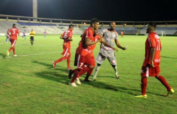 Paulo Isidoro revela truque para driblar cansaço do Caiçara: "Jogar colado"