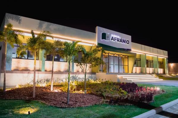 Inscrições abertas para 100 vagas em Afrânio: salários variam até R$ 10.500,00