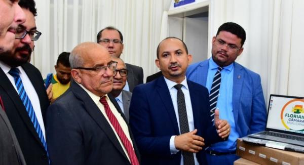 Câmara de Floriano entrega equipamentos em ação de modernização e transição digital