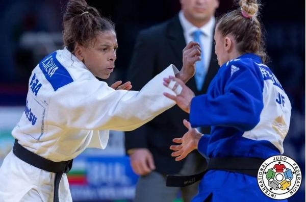 Rafaela Silva é bicampeã mundial de Judô após dois anos de suspensão