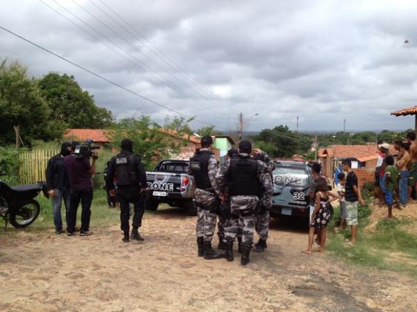 Policiais cumpriram tr&ecirc;s mandatos de pris&atilde;o na Zona Sul de Teresina.(Imagem:Gil Oliveira/G1)