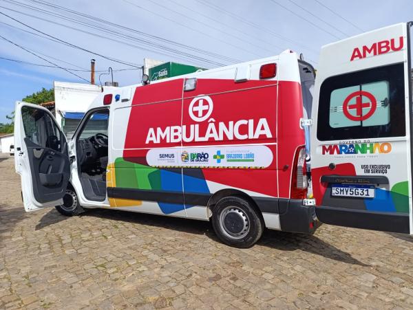 Prefeito Gleydson Resende entrega nova ambul&acirc;ncia em Bar&atilde;o de Graja&uacute;.(Imagem:FlorianoNews )